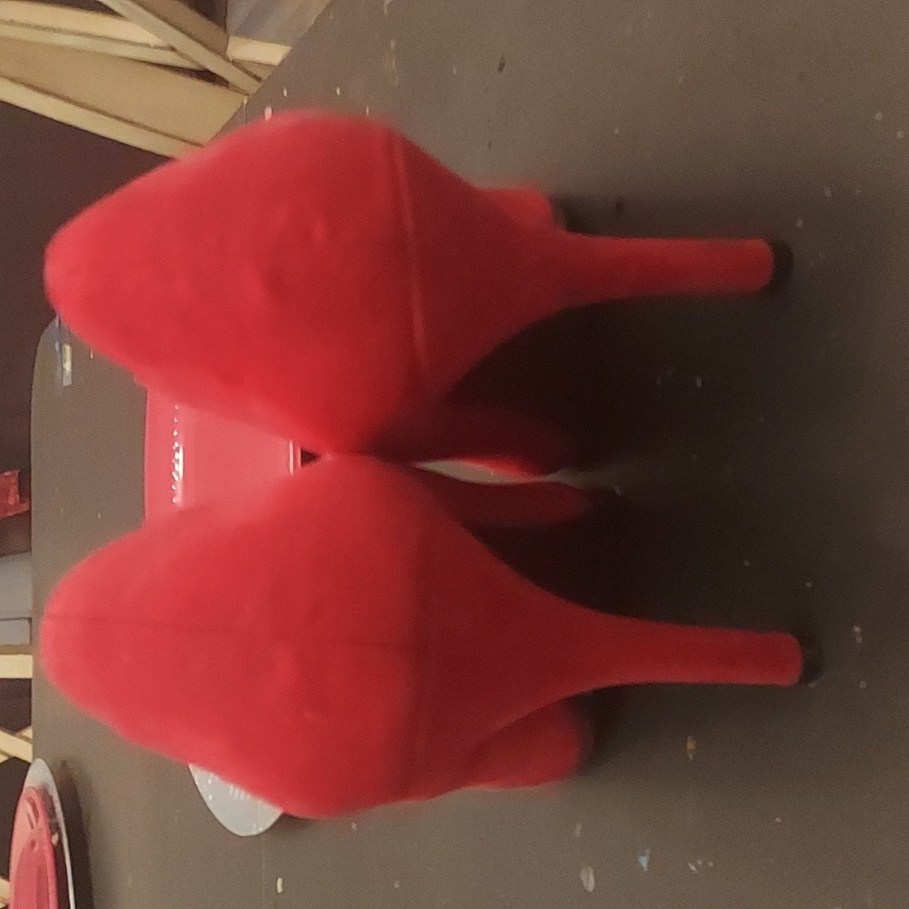 Red suede pumps. 8.5, JustFab - Picture 2 of 3